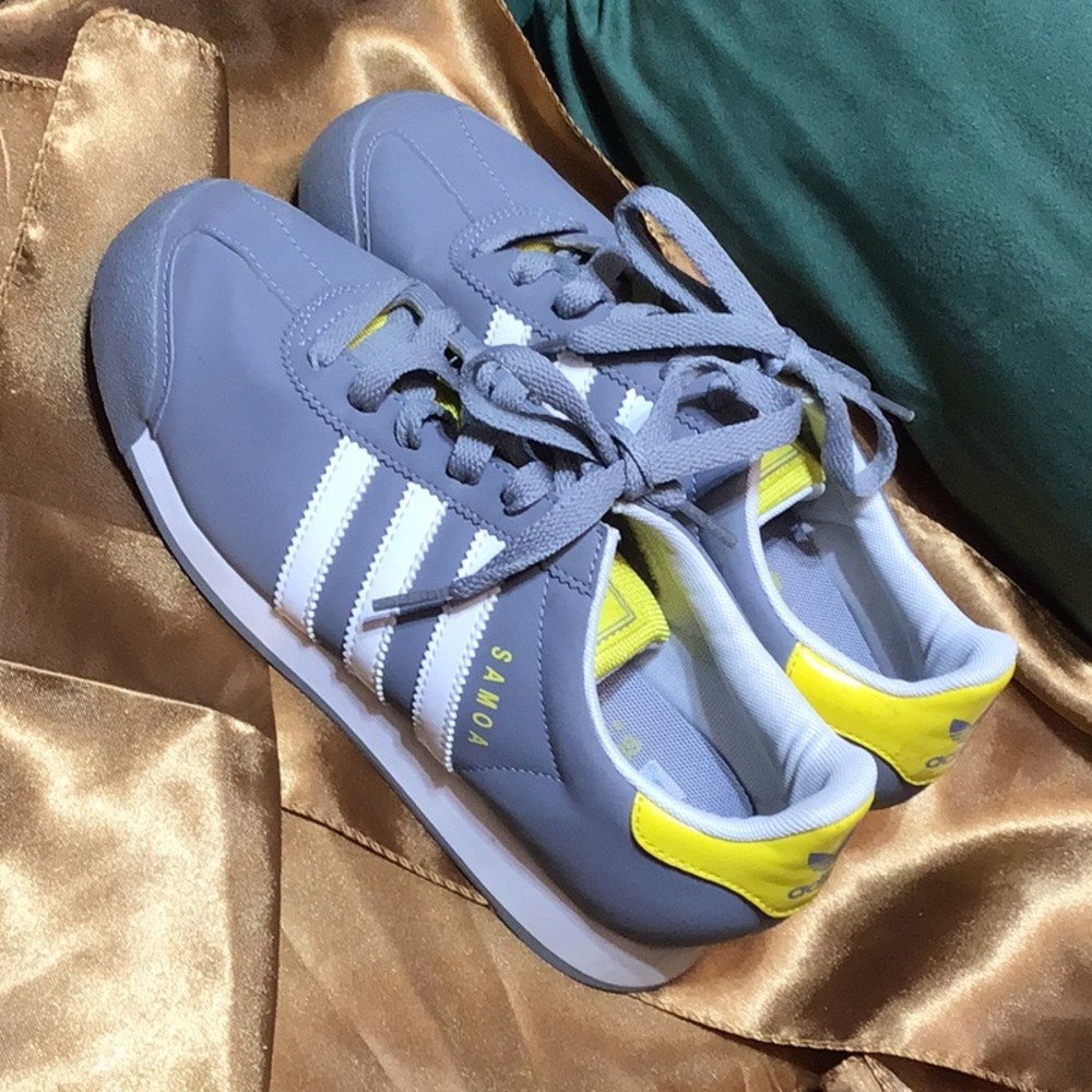 Women’s Adidas Somoa’s